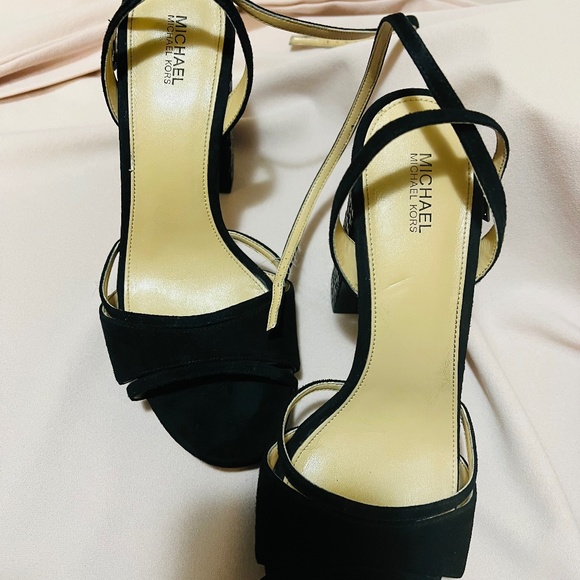 Micheal Kors Sandals - Picture 1 of 5